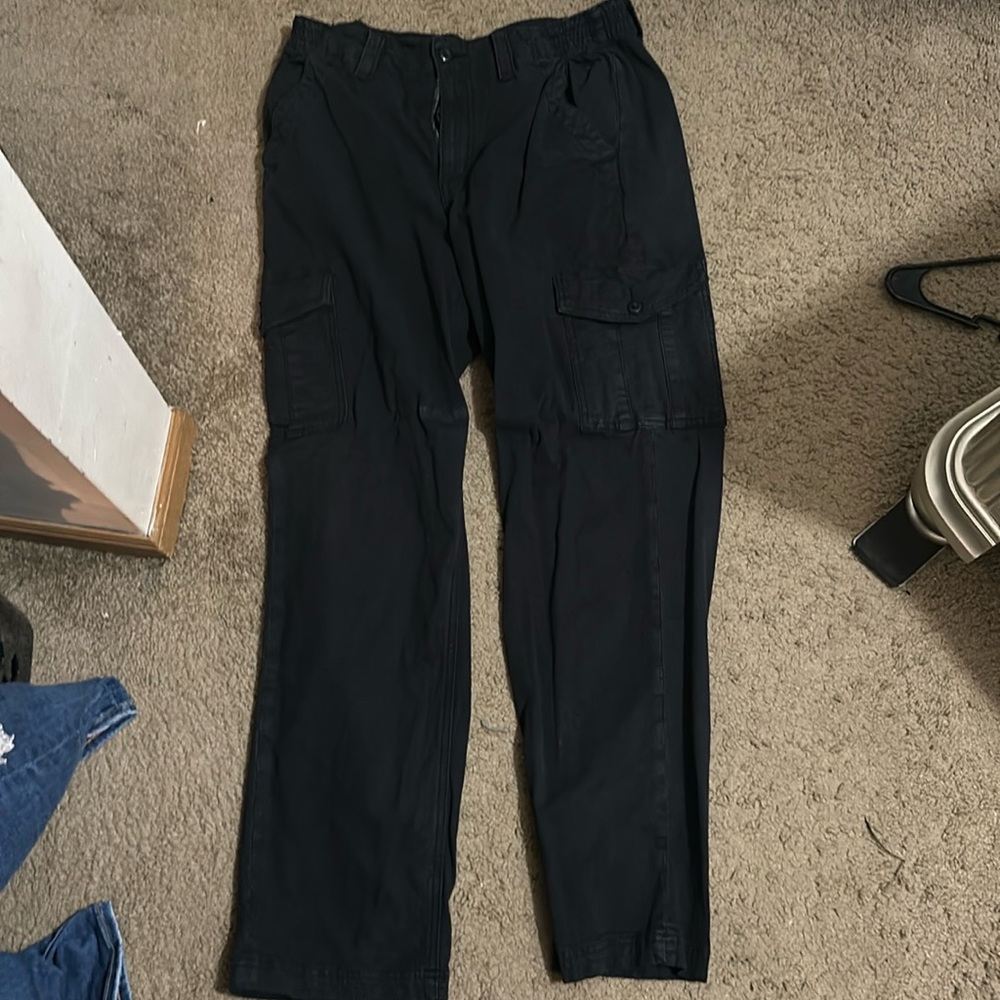 Black American Eagle Cargo pants